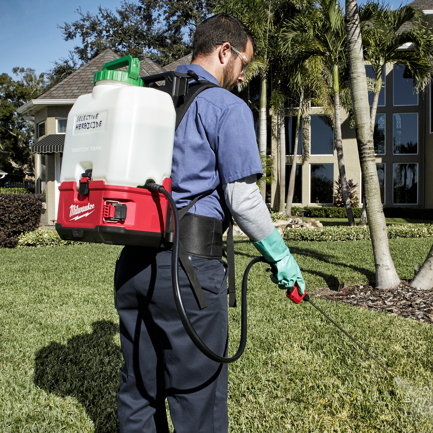 Milwaukee M18BPFPCST 18V Switch Tank 15L Chemical Sprayer Protrade