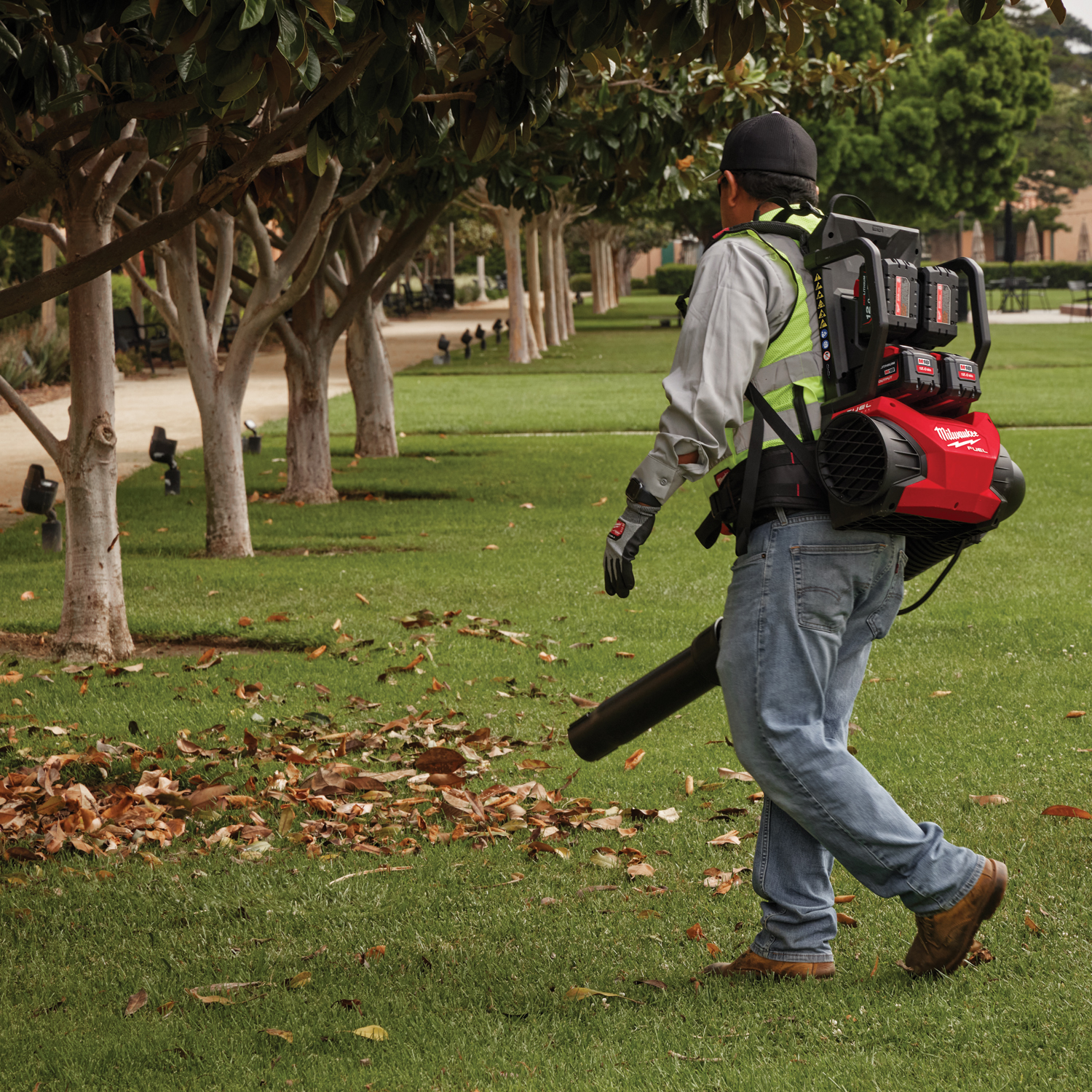 34508-milw-backpack-blow-6.jpg